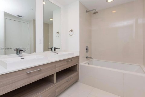 Condominio en venta en Miami, Florida, 2 dormitorios, 101.08 m2 № 2012731 - foto 9
