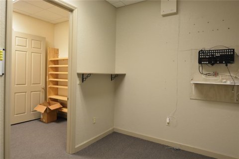 Propiedad comercial en alquiler en Port Charlotte, Florida, 5658.58 m2 № 1147905 - foto 8