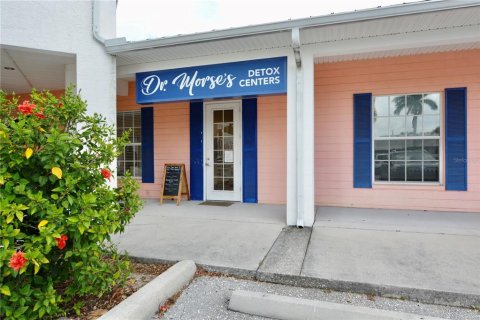 Propiedad comercial en alquiler en Port Charlotte, Florida, 5658.58 m2 № 1147905 - foto 1