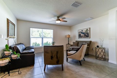 House in Ruskin, Florida 4 bedrooms, 169.83 sq.m. № 2403719 - photo 15