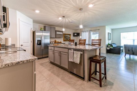 House in Ruskin, Florida 4 bedrooms, 169.83 sq.m. № 2403719 - photo 9