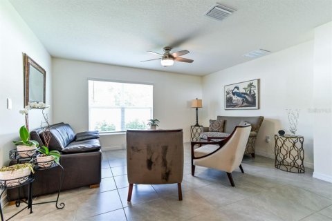 House in Ruskin, Florida 4 bedrooms, 169.83 sq.m. № 2403719 - photo 14