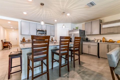 House in Ruskin, Florida 4 bedrooms, 169.83 sq.m. № 2403719 - photo 12