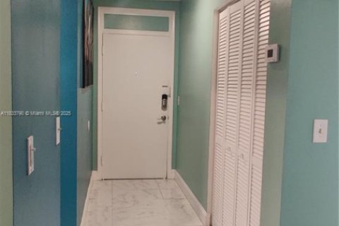 Copropriété à louer à Lauderdale Lakes, Floride: 2 chambres, 94.85 m2 № 1934717 - photo 6