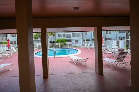 Copropriété à louer à Lauderdale Lakes, Floride: 2 chambres, 94.85 m2 № 1934717 - photo 2