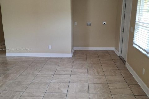 Casa en venta en St. Lucie, Florida, 5 dormitorios, 176.51 m2 № 1811123 - foto 9