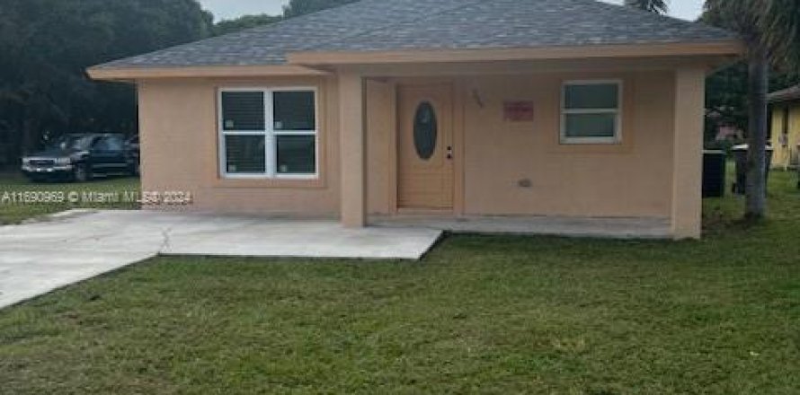 Casa en St. Lucie, Florida 5 dormitorios, 176.51 m2 № 1811123