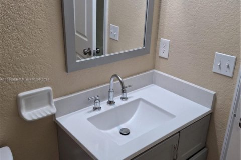 Casa en venta en St. Lucie, Florida, 5 dormitorios, 176.51 m2 № 1811123 - foto 8