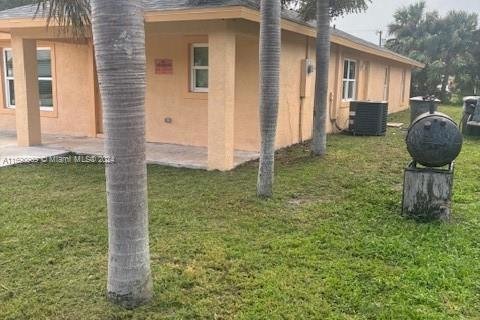 Casa en venta en St. Lucie, Florida, 5 dormitorios, 176.51 m2 № 1811123 - foto 4