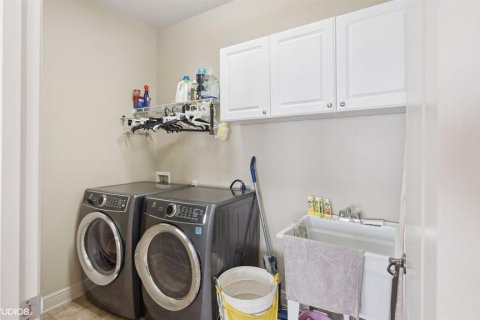 Casa en venta en Orlando, Florida, 4 dormitorios, 263.01 m2 № 1543815 - foto 29
