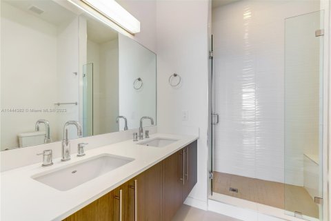 Condo in Doral, Florida, 3 bedrooms № 2034556 - photo 15