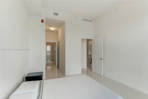 Condo in Doral, Florida, 3 bedrooms № 2034556 - photo 14
