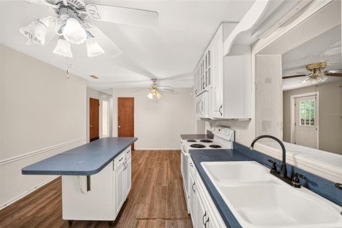 House in Gainesville, Florida 3 bedrooms, 163.88 sq.m. № 2377844 - photo 12