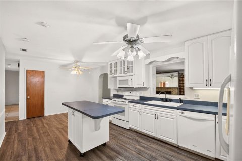 House in Gainesville, Florida 3 bedrooms, 163.88 sq.m. № 2377844 - photo 11