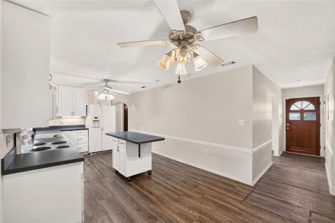 House in Gainesville, Florida 3 bedrooms, 163.88 sq.m. № 2377844 - photo 9