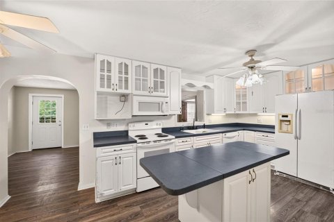 House in Gainesville, Florida 3 bedrooms, 163.88 sq.m. № 2377844 - photo 13