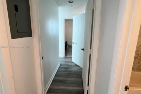 Condo in Miami, Florida, 2 bedrooms № 1936721 - photo 14