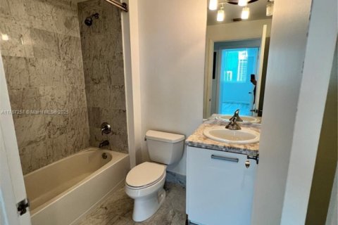Condo in Miami, Florida, 2 bedrooms № 1936721 - photo 6