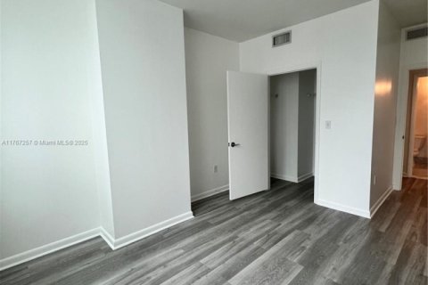 Condo in Miami, Florida, 2 bedrooms № 1936721 - photo 12