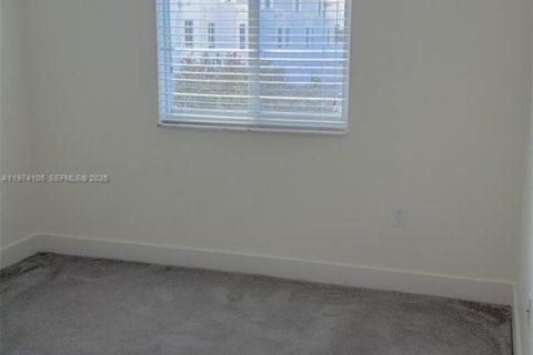 Condo in Doral, Florida, 3 bedrooms in LANDMARK  № 2036382 - photo 11