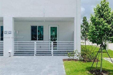 Condo in Doral, Florida, 3 bedrooms in LANDMARK  № 2036382 - photo 13