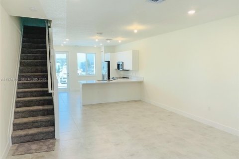 Condo in Doral, Florida, 3 bedrooms in LANDMARK  № 2036382 - photo 3