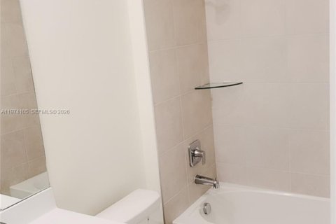 Condo in Doral, Florida, 3 bedrooms in LANDMARK  № 2036382 - photo 12