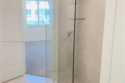 Condo in Doral, Florida, 3 bedrooms in LANDMARK  № 2036382 - photo 10