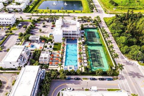 Condo in Doral, Florida, 3 bedrooms in LANDMARK  № 2036382 - photo 18