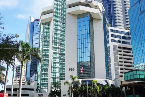 Oficina en alquiler en Miami, Florida № 1011880 - foto 1