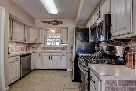 Купить виллу или дом в Сент-Питерсберг, Флорида 10 комнат, 142.6м2, № 1642068 - фото 10