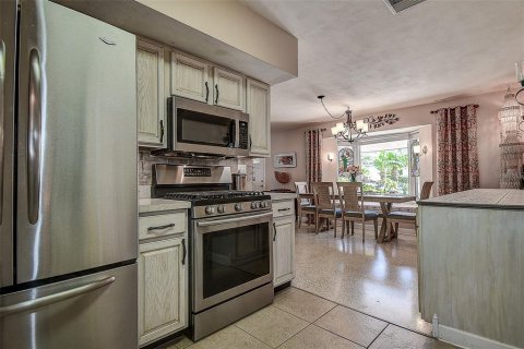 Купить виллу или дом в Сент-Питерсберг, Флорида 10 комнат, 142.6м2, № 1642068 - фото 12