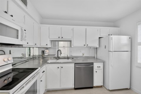 Copropriété à vendre à Lake Worth, Floride: 3 chambres, 108.42 m2 № 2084441 - photo 10