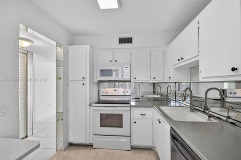 Copropriété à vendre à Lake Worth, Floride: 3 chambres, 108.42 m2 № 2084441 - photo 12
