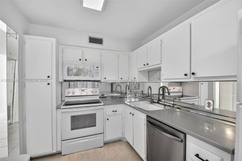 Copropriété à vendre à Lake Worth, Floride: 3 chambres, 108.42 m2 № 2084441 - photo 11
