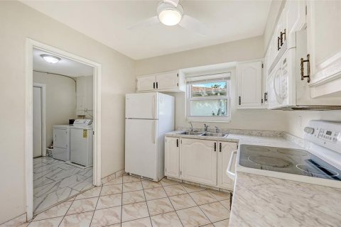 Villa ou maison à vendre à Sarasota, Floride: 4 chambres, 104.05 m2 № 2284405 - photo 12