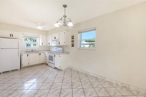 Villa ou maison à vendre à Sarasota, Floride: 4 chambres, 104.05 m2 № 2284405 - photo 9