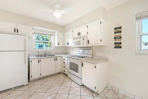 Villa ou maison à vendre à Sarasota, Floride: 4 chambres, 104.05 m2 № 2284405 - photo 11