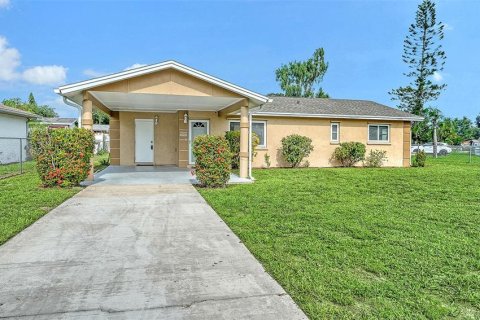 Villa ou maison à vendre à Sarasota, Floride: 4 chambres, 104.05 m2 № 2284405 - photo 5