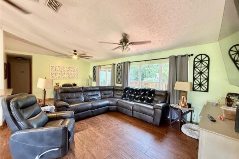 Casa en venta en Deltona, Florida, 4 dormitorios, 184.5 m2 № 1904589 - foto 11