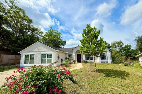 Casa en venta en Deltona, Florida, 4 dormitorios, 184.5 m2 № 1904589 - foto 1