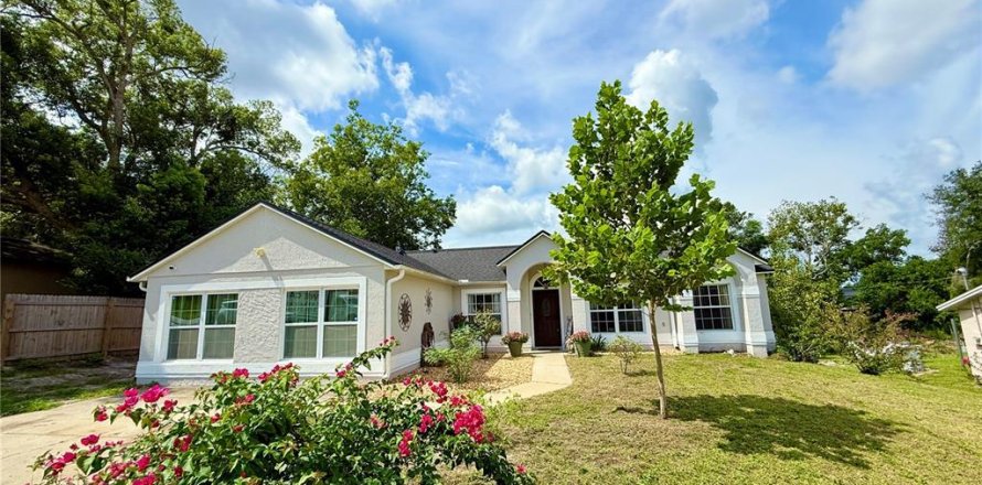 Casa en Deltona, Florida 4 dormitorios, 184.5 m2 № 1904589