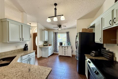 Casa en venta en Deltona, Florida, 4 dormitorios, 184.5 m2 № 1904589 - foto 3