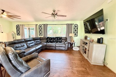 Casa en venta en Deltona, Florida, 4 dormitorios, 184.5 m2 № 1904589 - foto 8