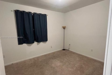 Townhouse in Florida City, Florida 2 bedrooms, 112.23 sq.m. № 1952178 - photo 10