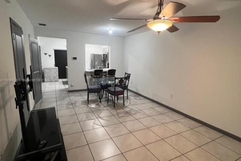 Townhouse in Florida City, Florida 2 bedrooms, 112.23 sq.m. № 1952178 - photo 7