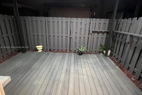 Townhouse in Florida City, Florida 2 bedrooms, 112.23 sq.m. № 1952178 - photo 18