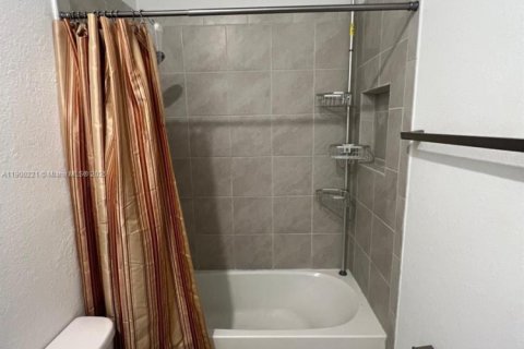 Townhouse in Florida City, Florida 2 bedrooms, 112.23 sq.m. № 1952178 - photo 11