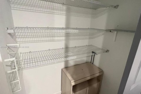 Townhouse in Florida City, Florida 2 bedrooms, 112.23 sq.m. № 1952178 - photo 17