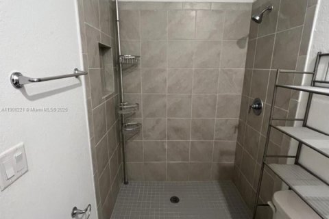 Townhouse in Florida City, Florida 2 bedrooms, 112.23 sq.m. № 1952178 - photo 12